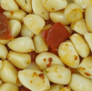 Czosnek w zalewie, z papryczkami chili 2,2 kg